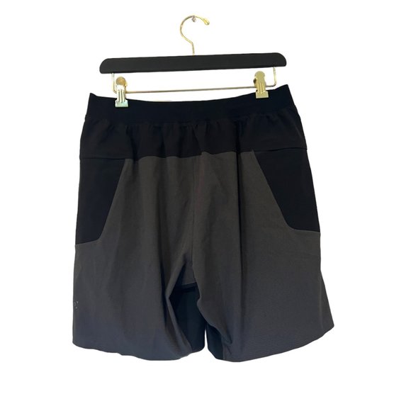Lululemon Men's Namaste at the Beach Lined‎ Shorts Black and Gray - Picture 3 of 8